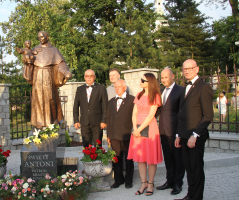 Uroczyste odsłonięcie pomnika św. Antoniego,  patrona miasta i powiatu