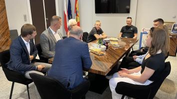 Prezydent miasta wręczył nagrody młodym sportowcom za osiągnięcia sportowe